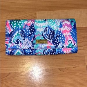 Lilly Pulitzer GWP Travel Wallet